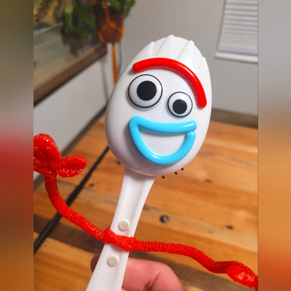 SPORKY HAIRBRUSH